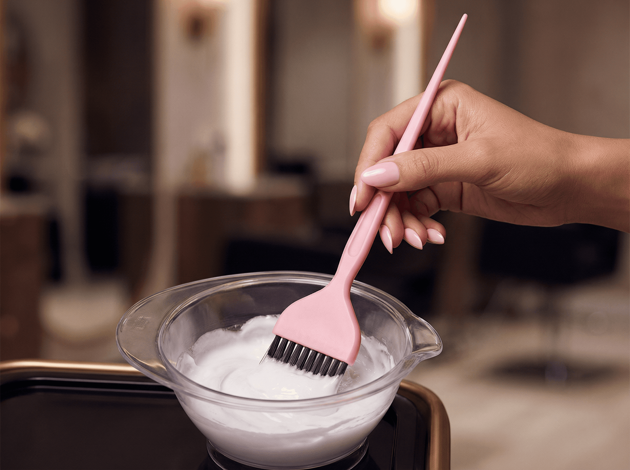Mixing hair colour at the salon